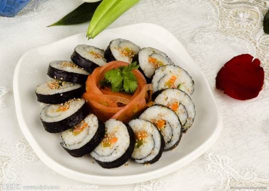 包饭（以黑米，小米，牛肉为主料制作的菜品）