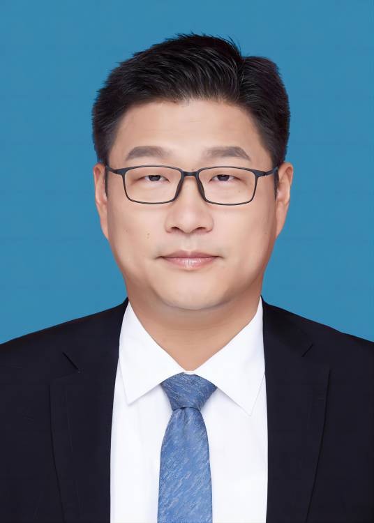 郑伟（江苏省徐州市云龙区委副书记、区长、区政府党组书记）