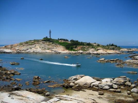 灯塔岛（广东省汕尾市遮浪镇红海湾的灯塔岛）