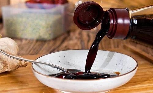 炒菜用生抽还是老抽好？