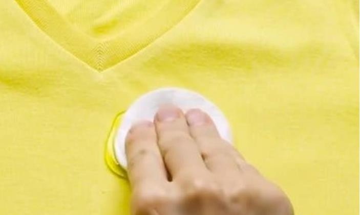 怎样去除衣服上的荧光笔印?