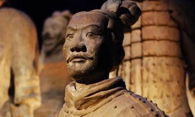 秦始皇驾崩时究竟传位给了谁呢?