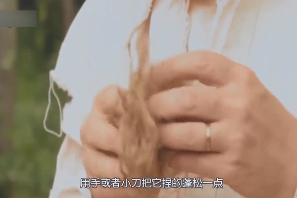 户外打火石的使用方法