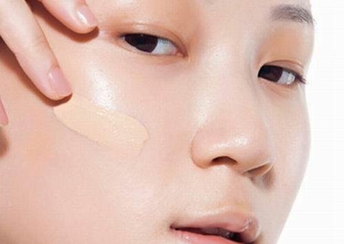 爽肤水、乳液、隔离霜、精华液用的顺序是什么？
