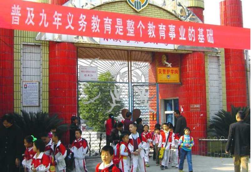 中国什么时候开始12年义务教育？！