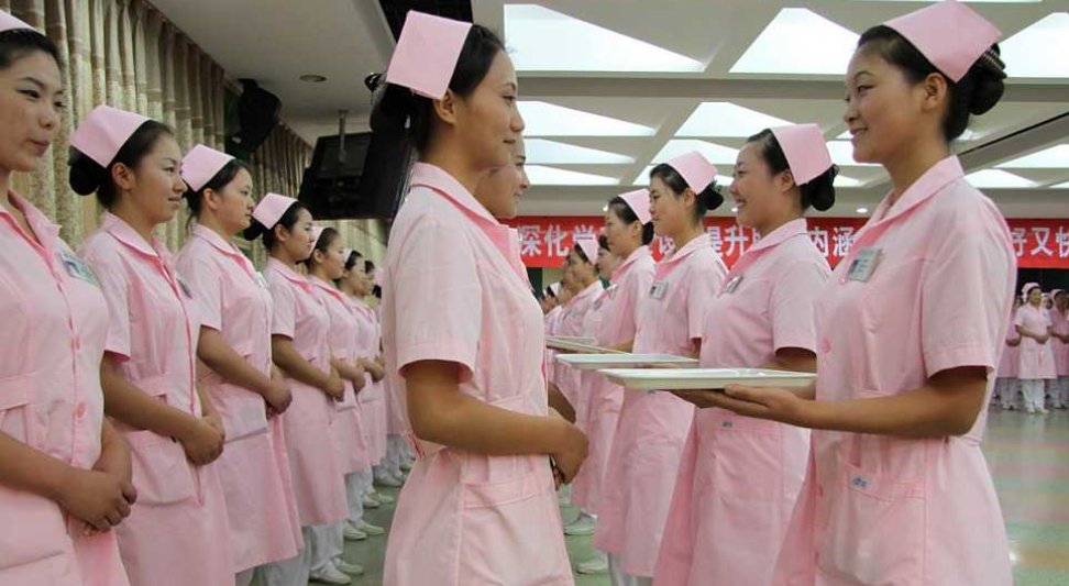 护理学是不是当护士?