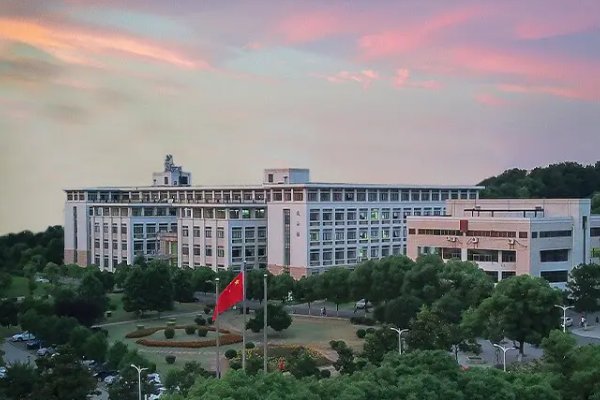 武汉职校排名前十名学校是哪些？？