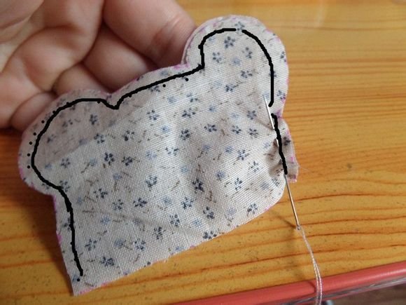 谁有制作芭比娃娃衣服的方法啊! 要图
