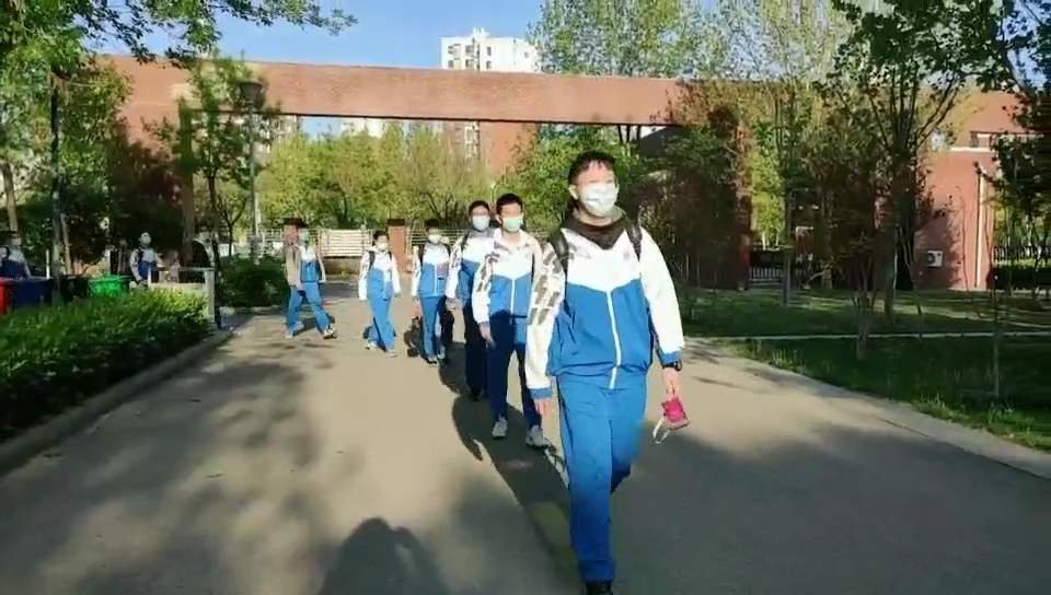 小学升初中一般几月份开学 几月份毕业？