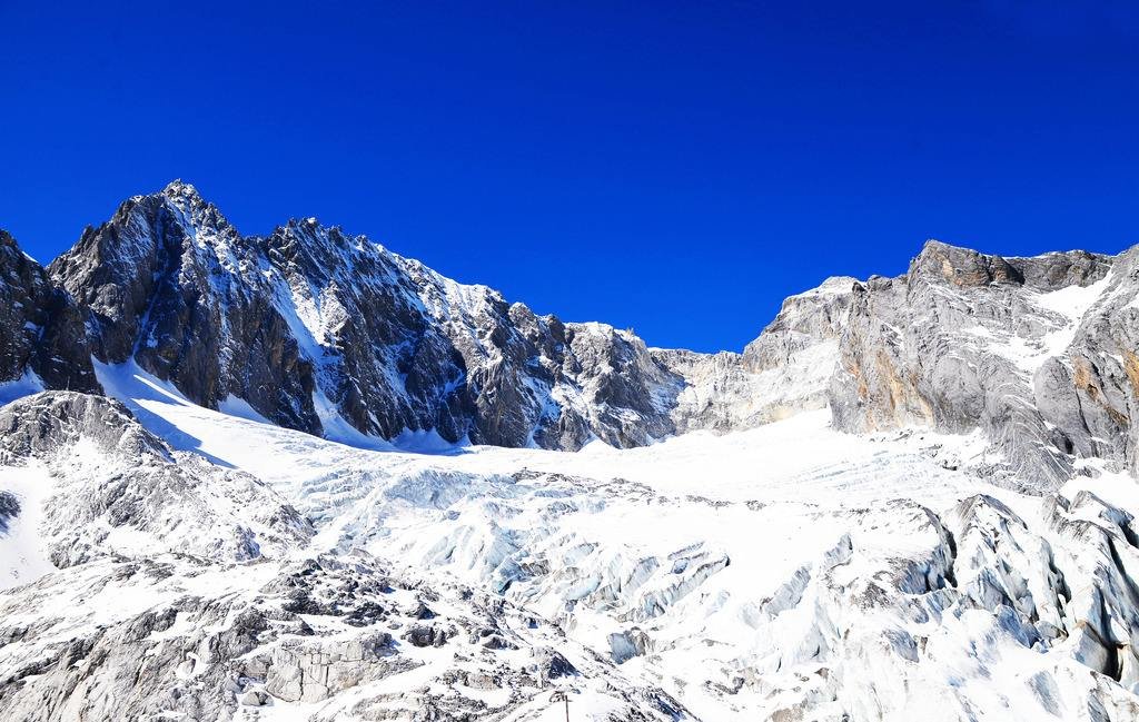 玉龙雪山为什么至今没有人爬上去过？