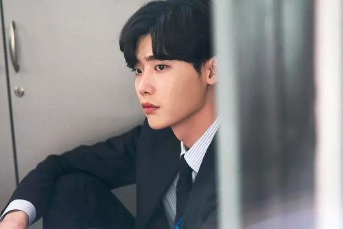 李钟硕有女朋友了吗?