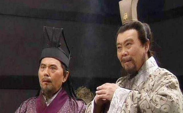 四岁就懂让梨的孔融,长大后为什么会被曹操给杀死了?
