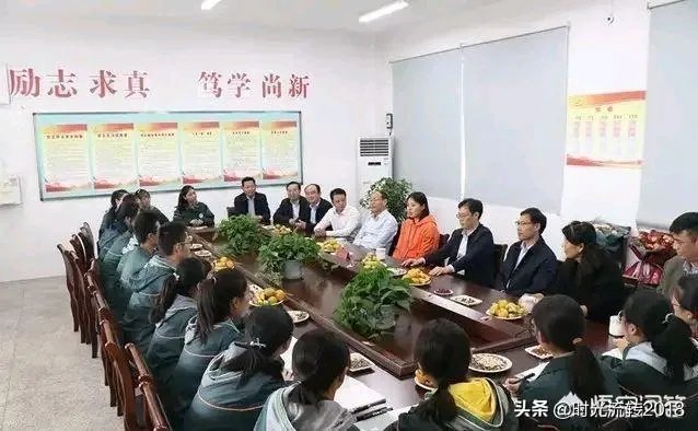 心善人美,中国女排龚翔宇默默资助贫困学生三年,获球迷称赞,如何评价?