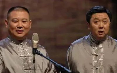 郭德纲于谦的相声,在台上演出时需要提前进行排列吗?