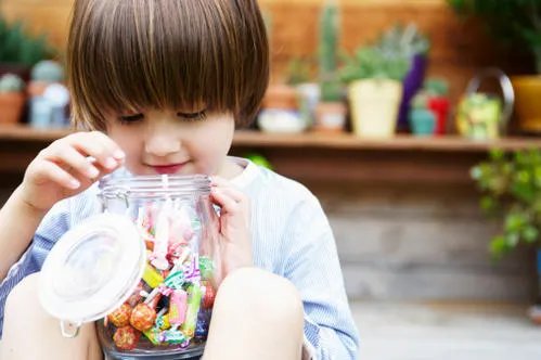 奶奶看到孙子突然出现眼泪一下子流了出来,奶奶和孙子的感情有多深?