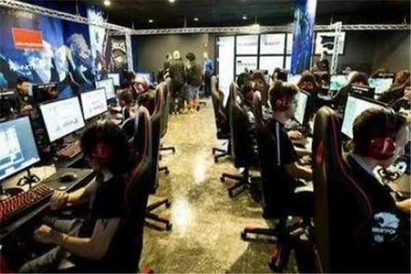 如何看待“男子打游戏花光妻子攒下的15万”这件事?