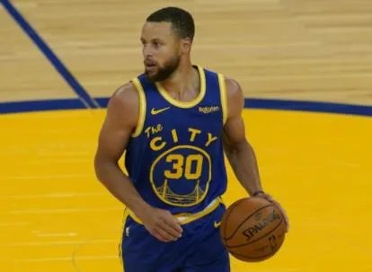 库里被加冕NBA常规赛得分王，库里是哪个篮球队的