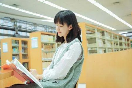 陈都灵是哪一年被评选为校花校草“女神排行榜”冠军？