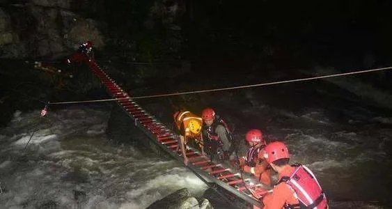 消防员被山洪冲走，有没有什么方法可以更快找到他？