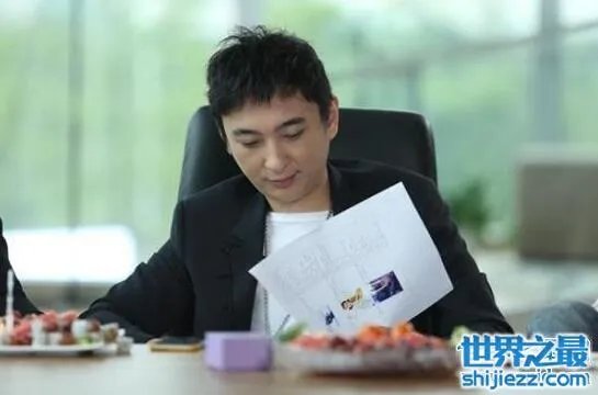 王思聪为啥对赵丽颖好，欲花三千万签下赵丽颖 