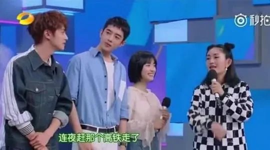 梁靖康给沈月剥瓜子关系暧昧在一起了 沈月梁靖康亲昵照越来越作