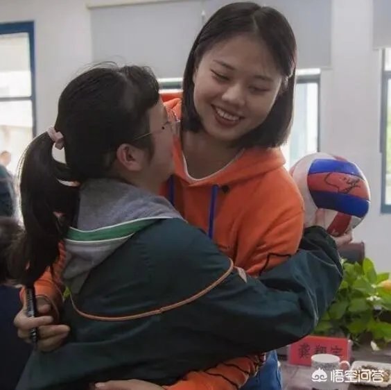 心善人美,中国女排龚翔宇默默资助贫困学生三年,获球迷称赞,如何评价?