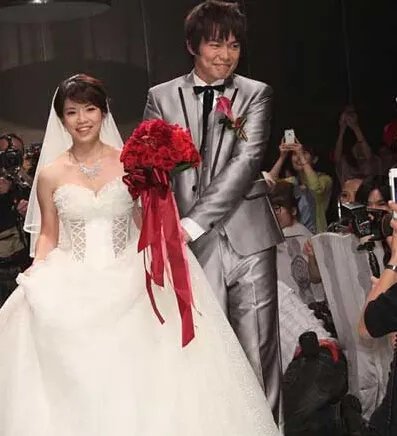 曝黄镫辉老婆未婚先孕    李侦萁感动谢镫辉愿意补票