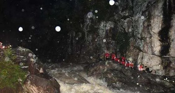 消防员被山洪冲走，有没有什么方法可以更快找到他？