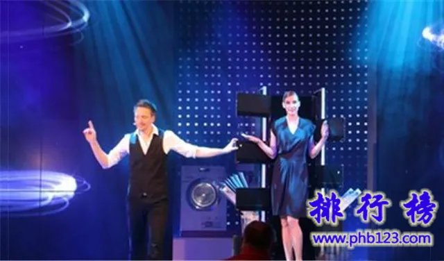 世界十大错觉魔术排行榜:人体切割魔术原理曝光(两个人)