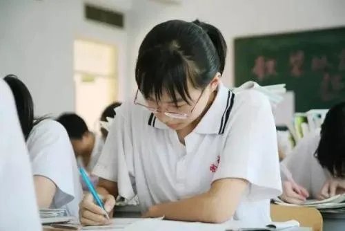 考生高考第二天跑错考场，高考跑错考场应该怎么办？