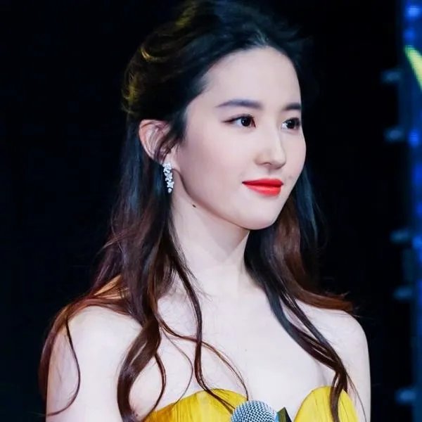 刘亦菲获英国读者大奖最佳女演员,你觉得她是实至名归吗?