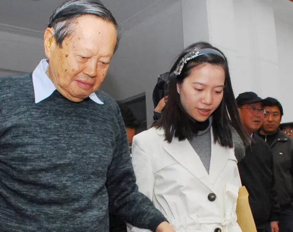 翁帆和杨振宁为什么不要孩子?