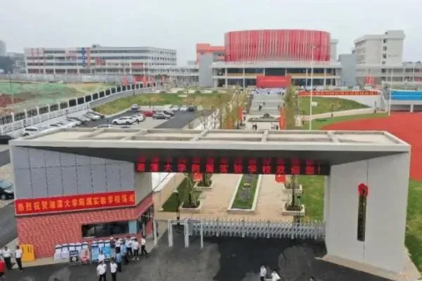 强制毕业生换10人寝,对此事湘潭大学是怎样回应的
