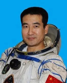 神舟7号的航天员是谁?