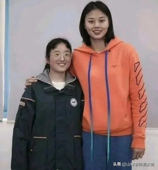 心善人美,中国女排龚翔宇默默资助贫困学生三年,获球迷称赞,如何评价?
