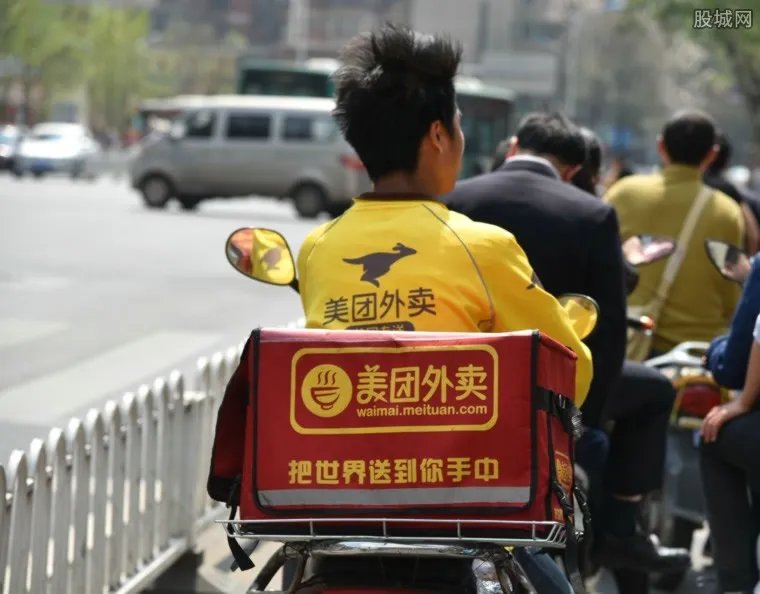 外卖员闯灯924次 将面临十几万罚款
