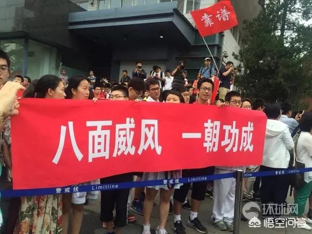 山东女生艺考面试不佳心态崩溃,坐地痛哭想放弃,这事你怎么看?