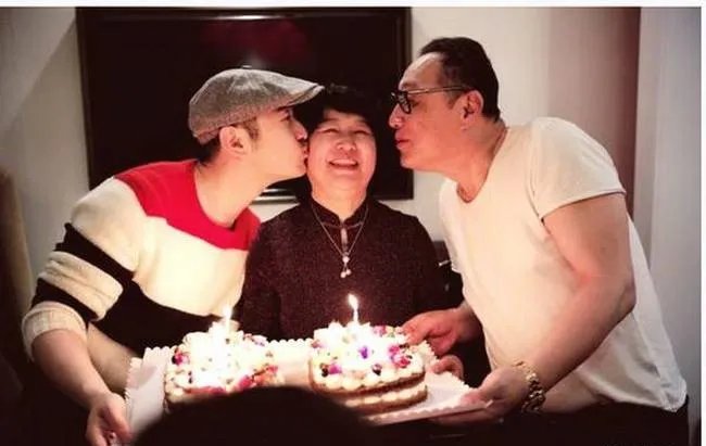黄晓明如何为母亲庆生?