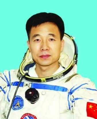 神舟7号的航天员是谁?