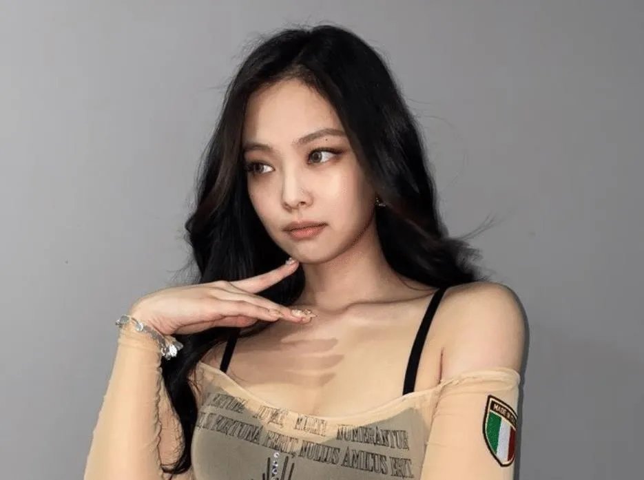 Jennie春游照很惊艳,为何明星拍的照片都很好看呢?