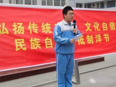哈工大回应学生举报宿管过洋节,学生反应是不是过激了?