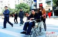 如何看待珠海一名15岁男孩飙车撞路基摔死,过路司机好心报警却赔51万?