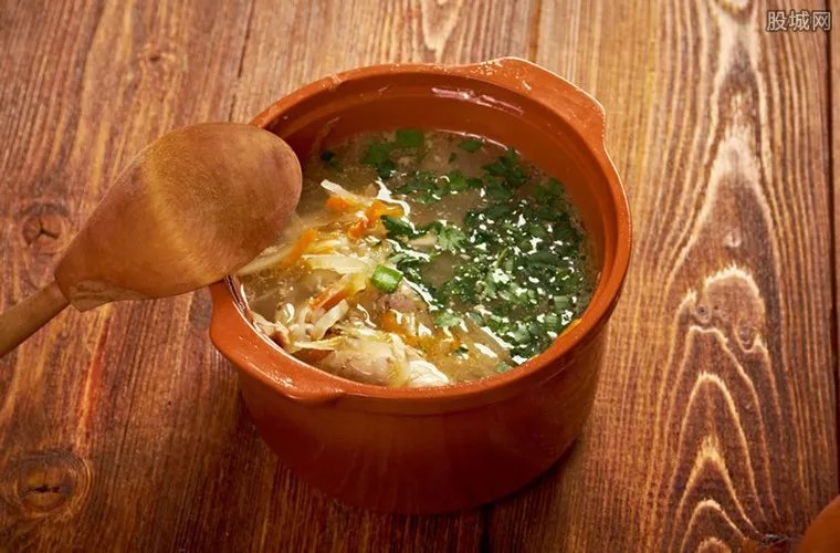 月子中心饭菜蛆虫 要求全额退款回家