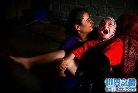 印尼女孩割礼后图片,毫无人性的传统(触目惊心)