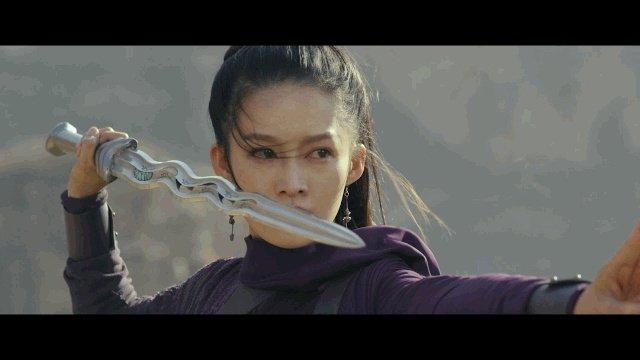 如何看待肖战搂李沁脖子?