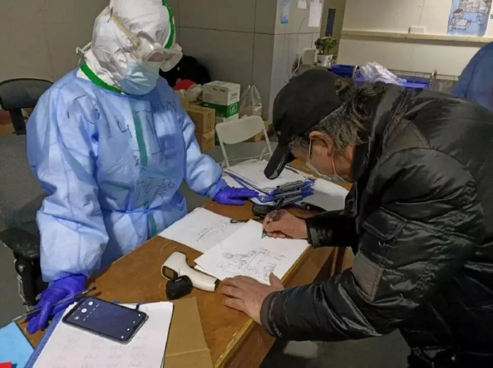 援鄂医护收到湖北定制月饼哭了，你被这事感动到了吗？