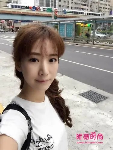 李念炫富照被批:李念丈夫显赫背景令人震惊