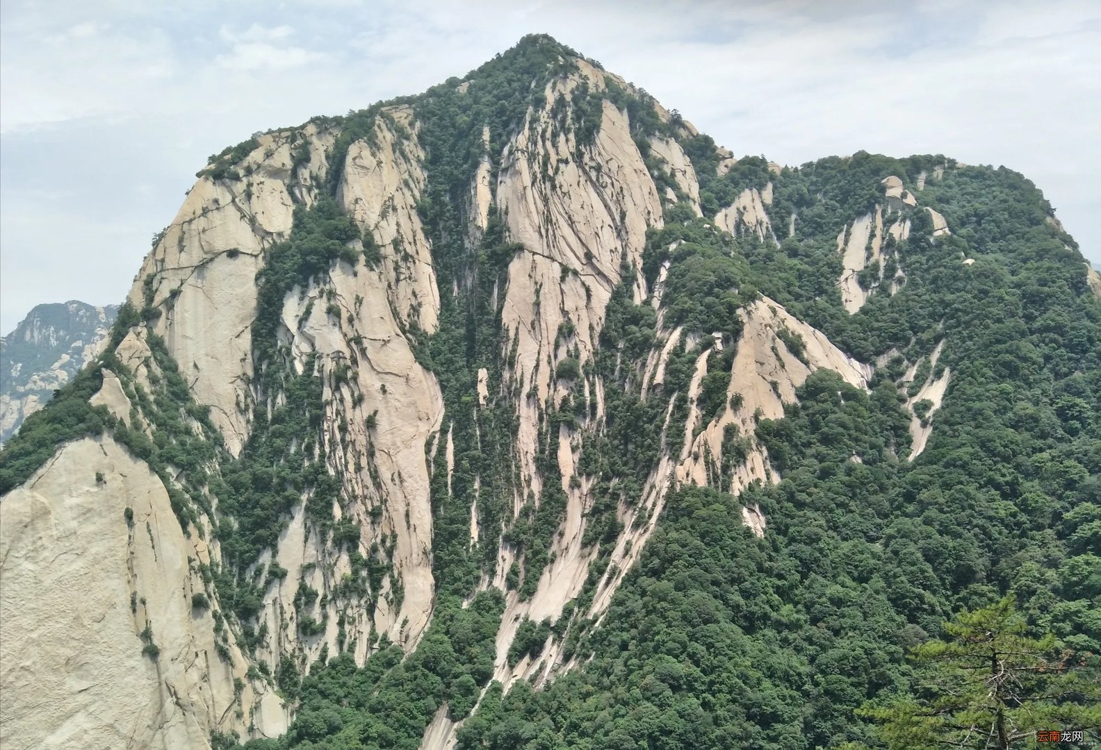 奇险天下第一山是什么山