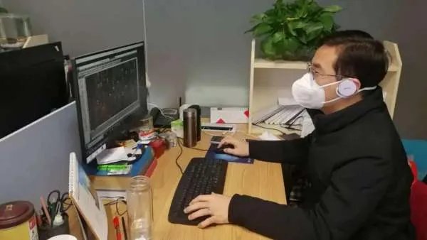 员工穿短裤上班被公司开除，员工上班能穿短裤吗？