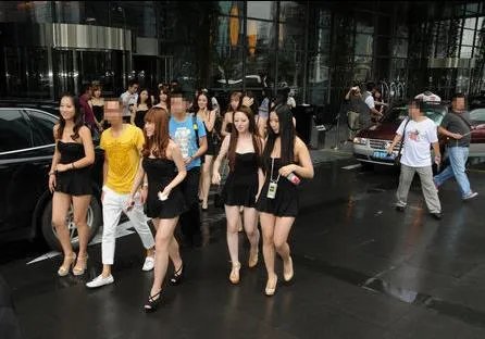 showgirl游艇门过程及内部照片：不堪入目的互动场面